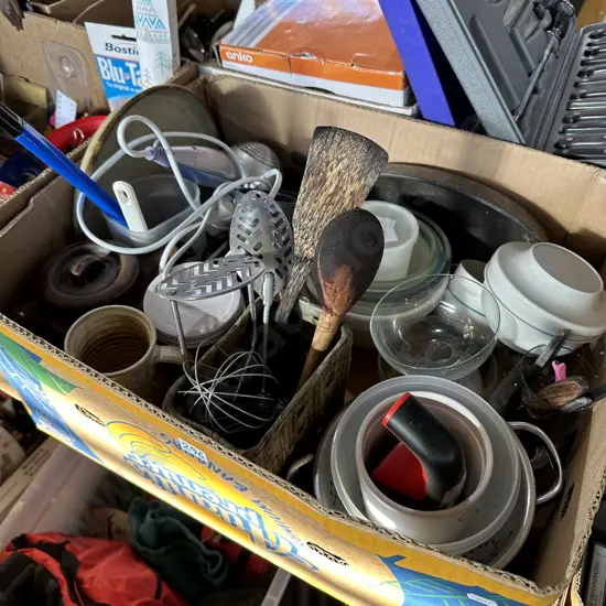 kitchenware, cast dish etc