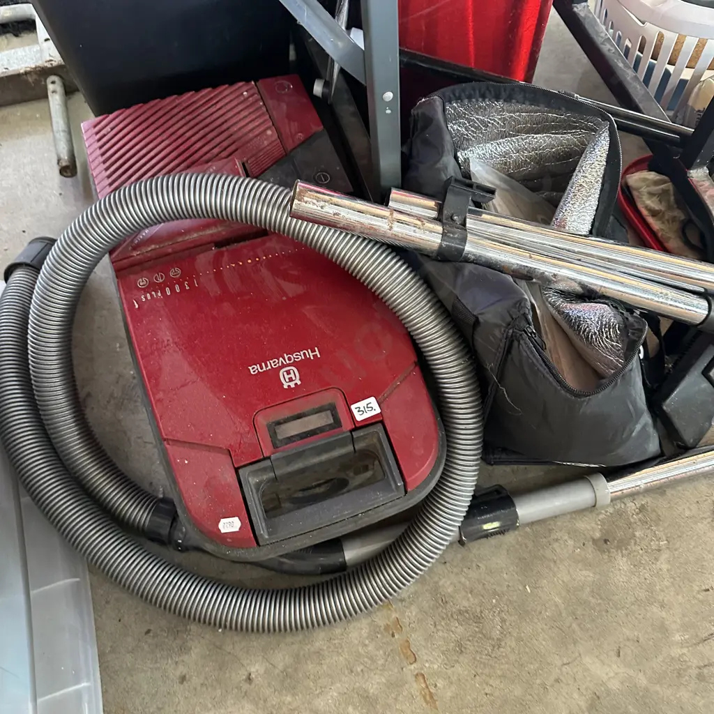 vac and bags Image 1++