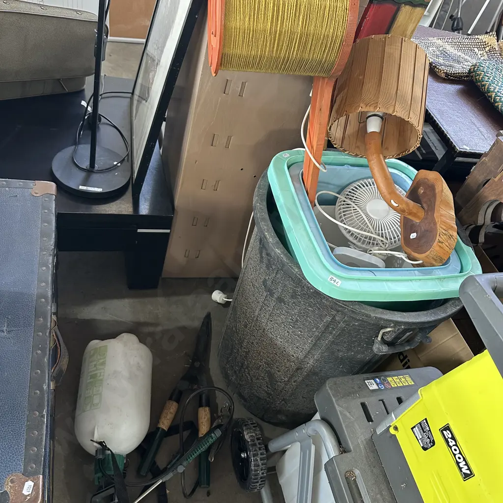lamps, bins, tools, sprayer Image 1++