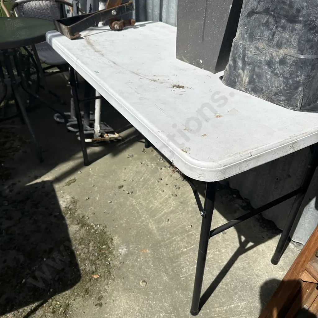 folding table Image 1++