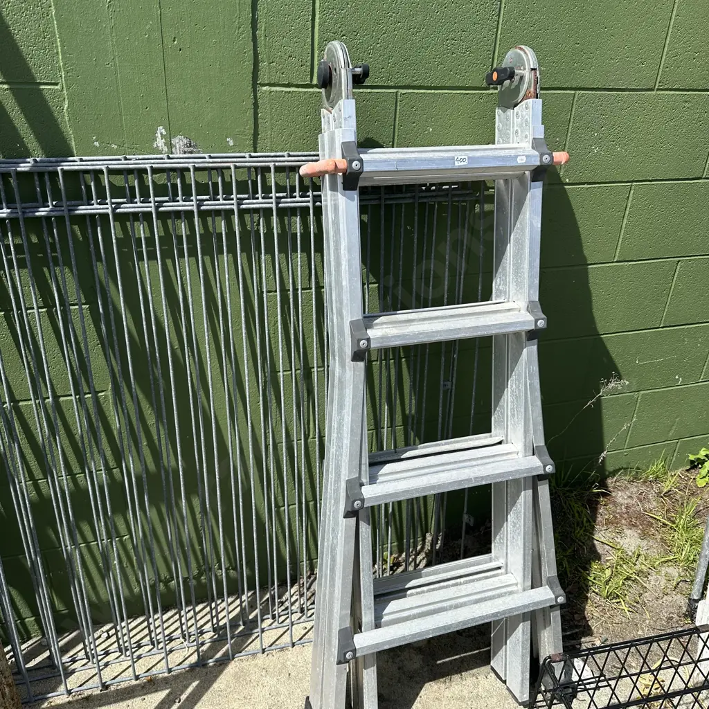 Extendable ladder. Image 1++