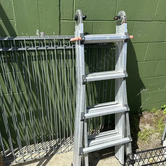 Extendable ladder.