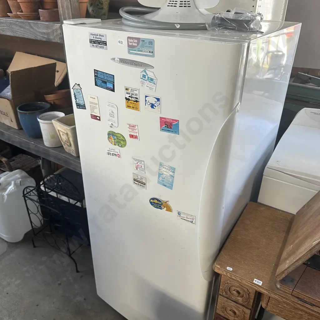 Vertical freezer. Image 1++