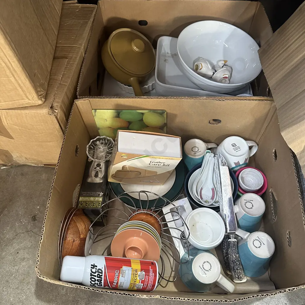 Two boxes assorted. Image 1++