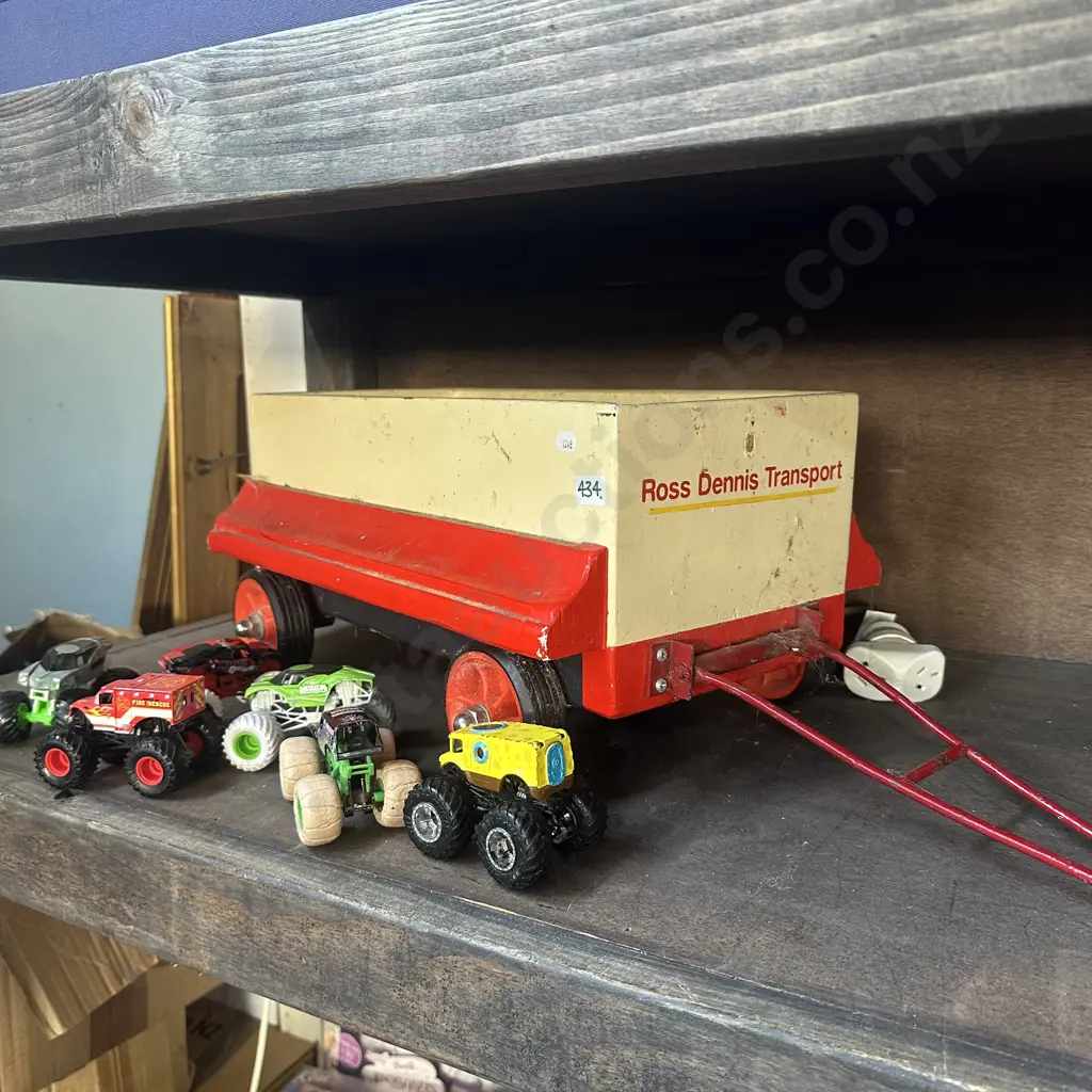Trailer and toys. Image 1++