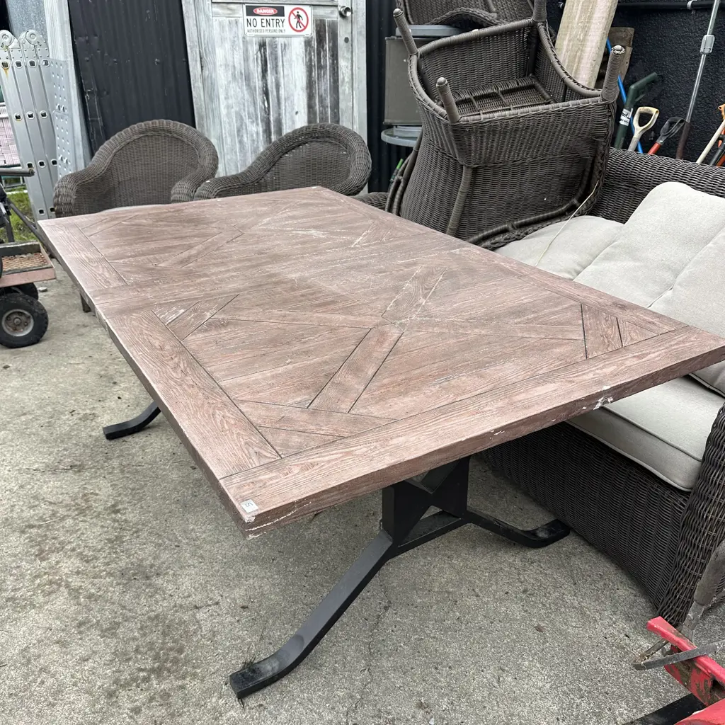 outdoor table Image 1++