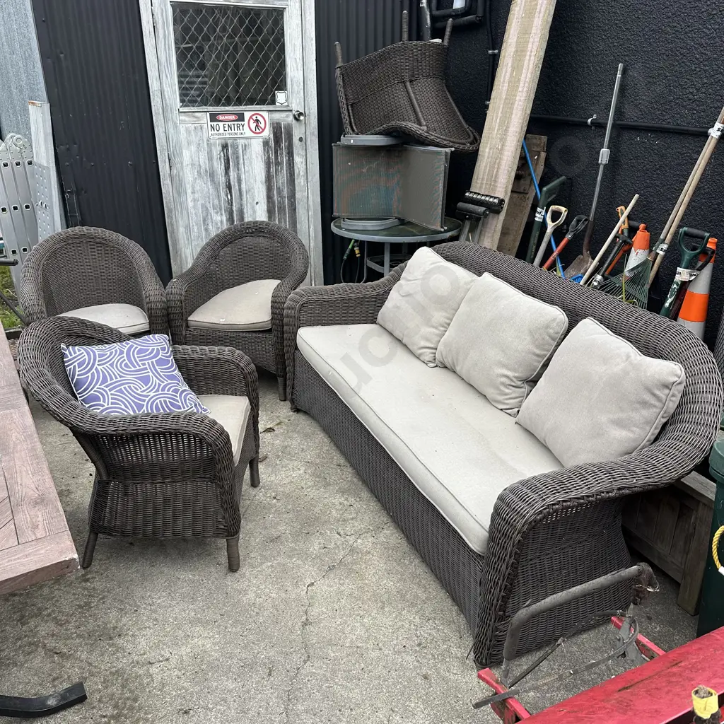 wicker patio suite Image 1++