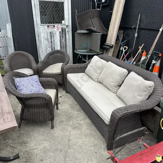 wicker patio suite