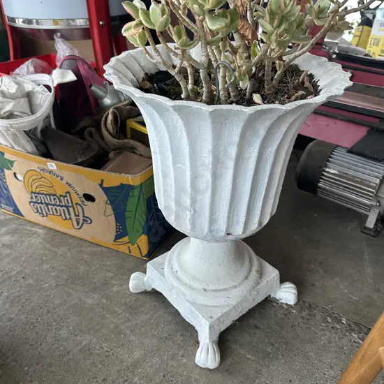 vintage cast iron planter 500h