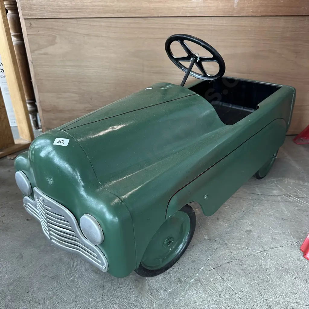 1950s Tri-ang M1 Zephyr pedal car Image 1++