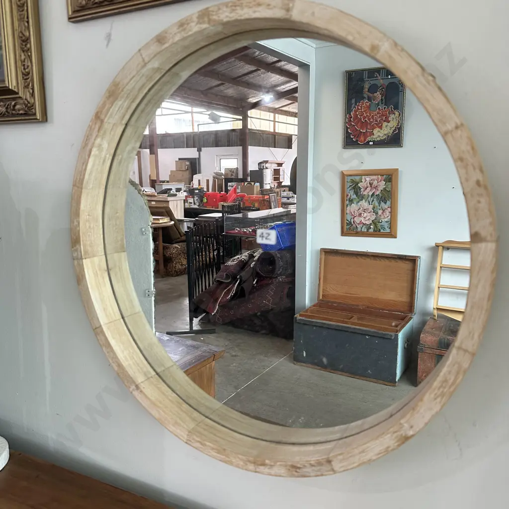 round mirror Image 1++
