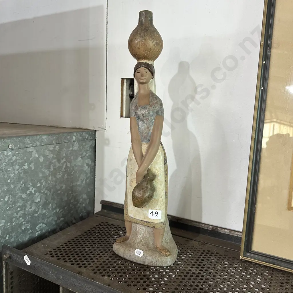 Lladro "girl to the fountain" 46cm Image 1++