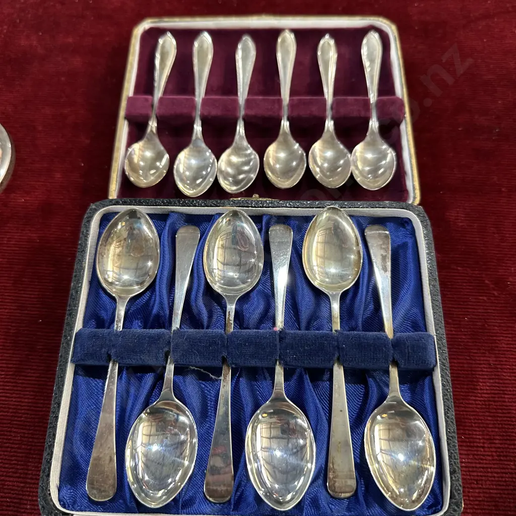 2 cased sets of Sterling spoons Image 1++