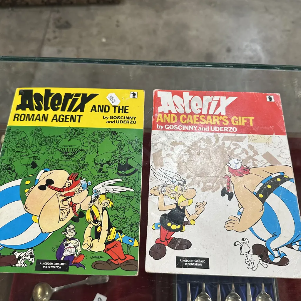 2 Asterix comics 1984 Image 1++