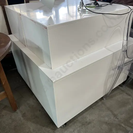 3 plinths, large one on casters