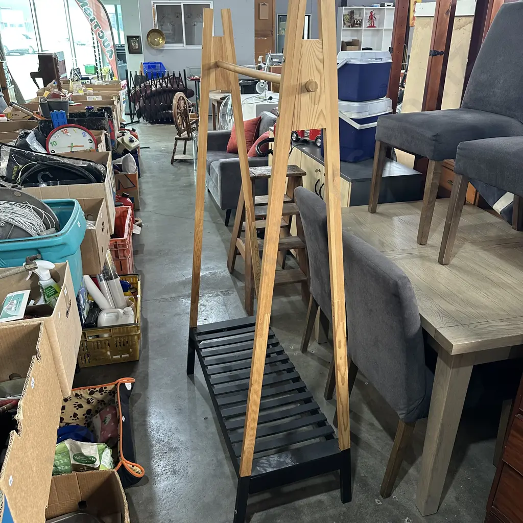 mobile clothes stand Image 1++
