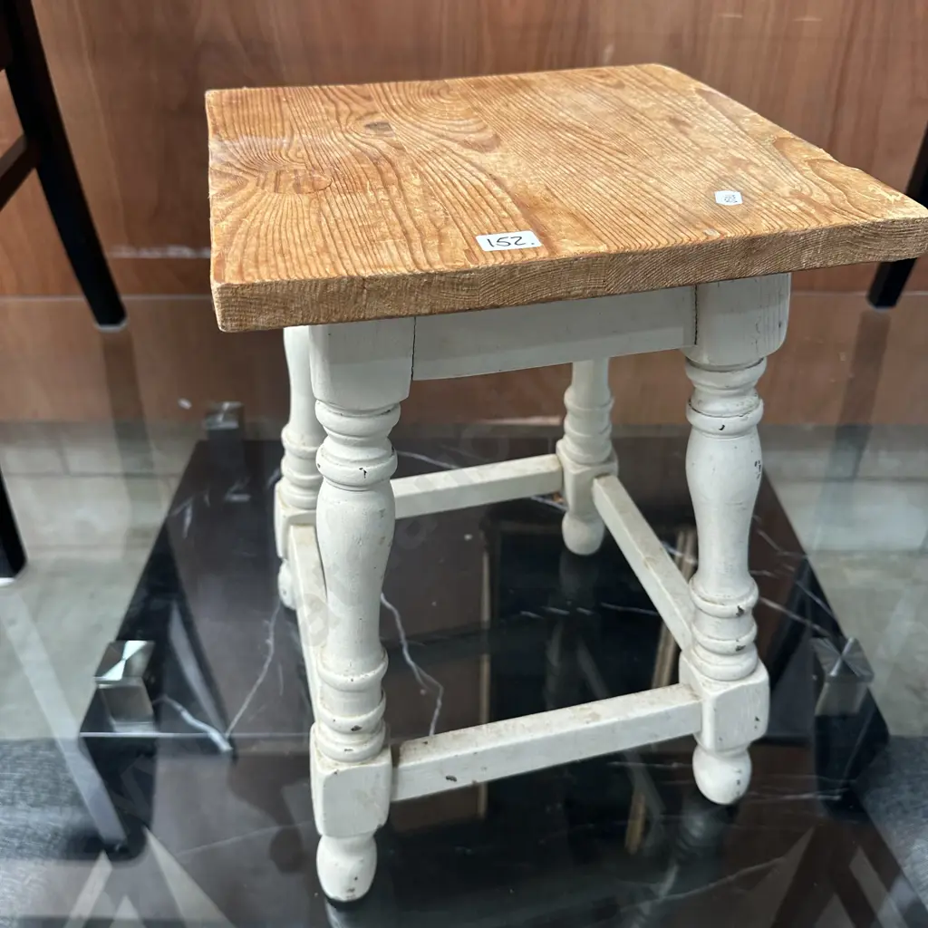 Baltic Pine stool Image 1++