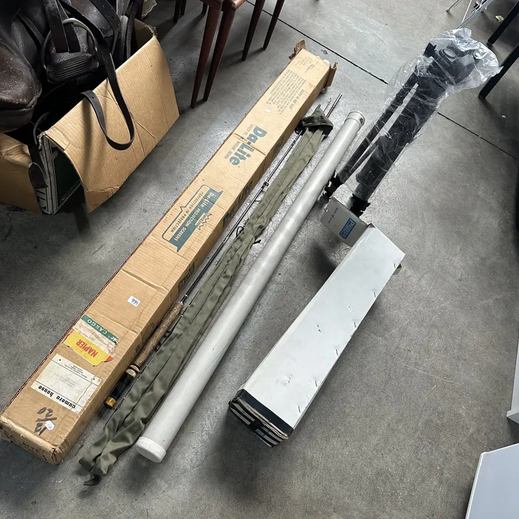 screen, tripod and fishing rods Image 1++