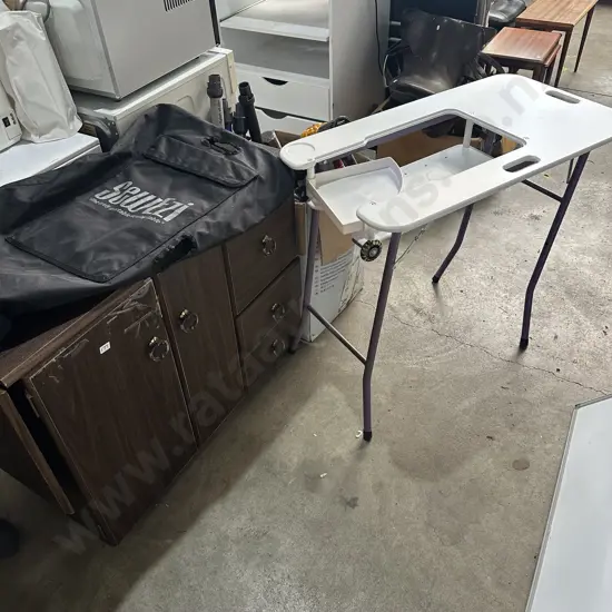 2 sewing desks - average