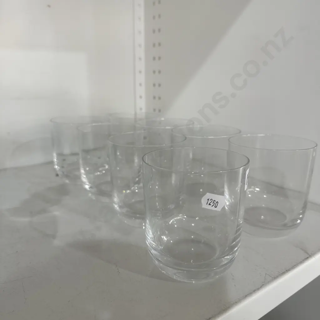 Set of eight whiskey glasses. Image 1++