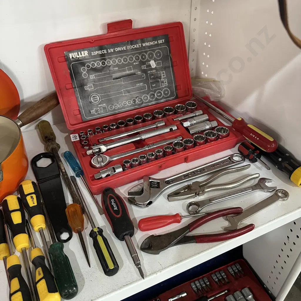 33 Piece socket set plus hand tools. Image 1++