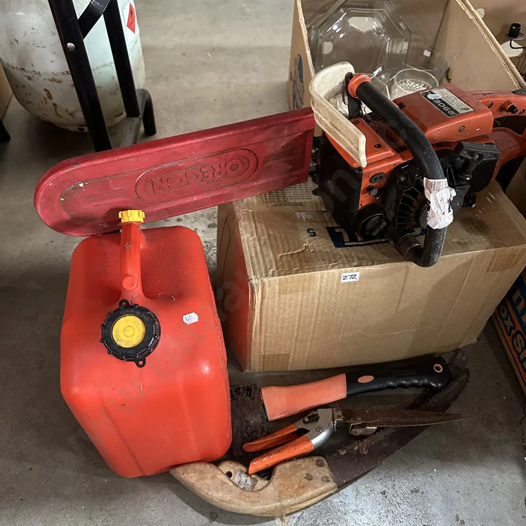 Echo chainsaw, petrol can and gardening tools. Image 1++