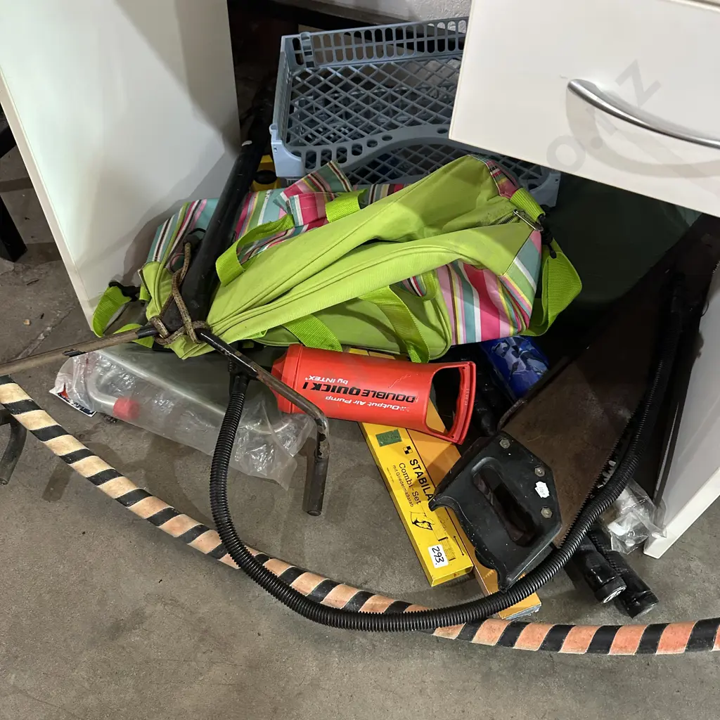 Bay lot of assorted items. Image 1++