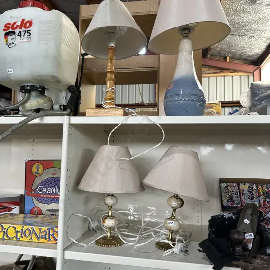 4 x  lamps.