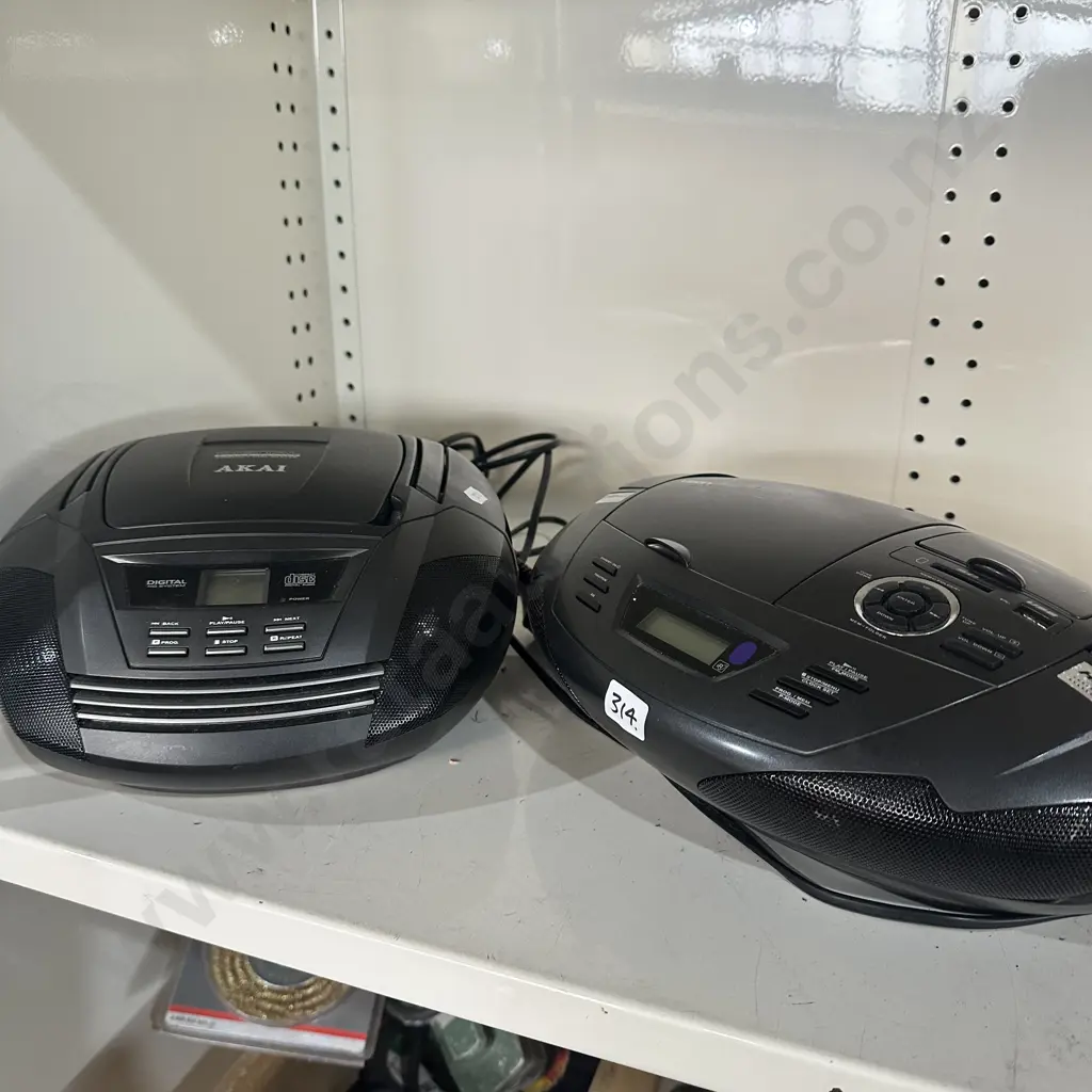 Veon and Akai radio/CD players. Image 1++