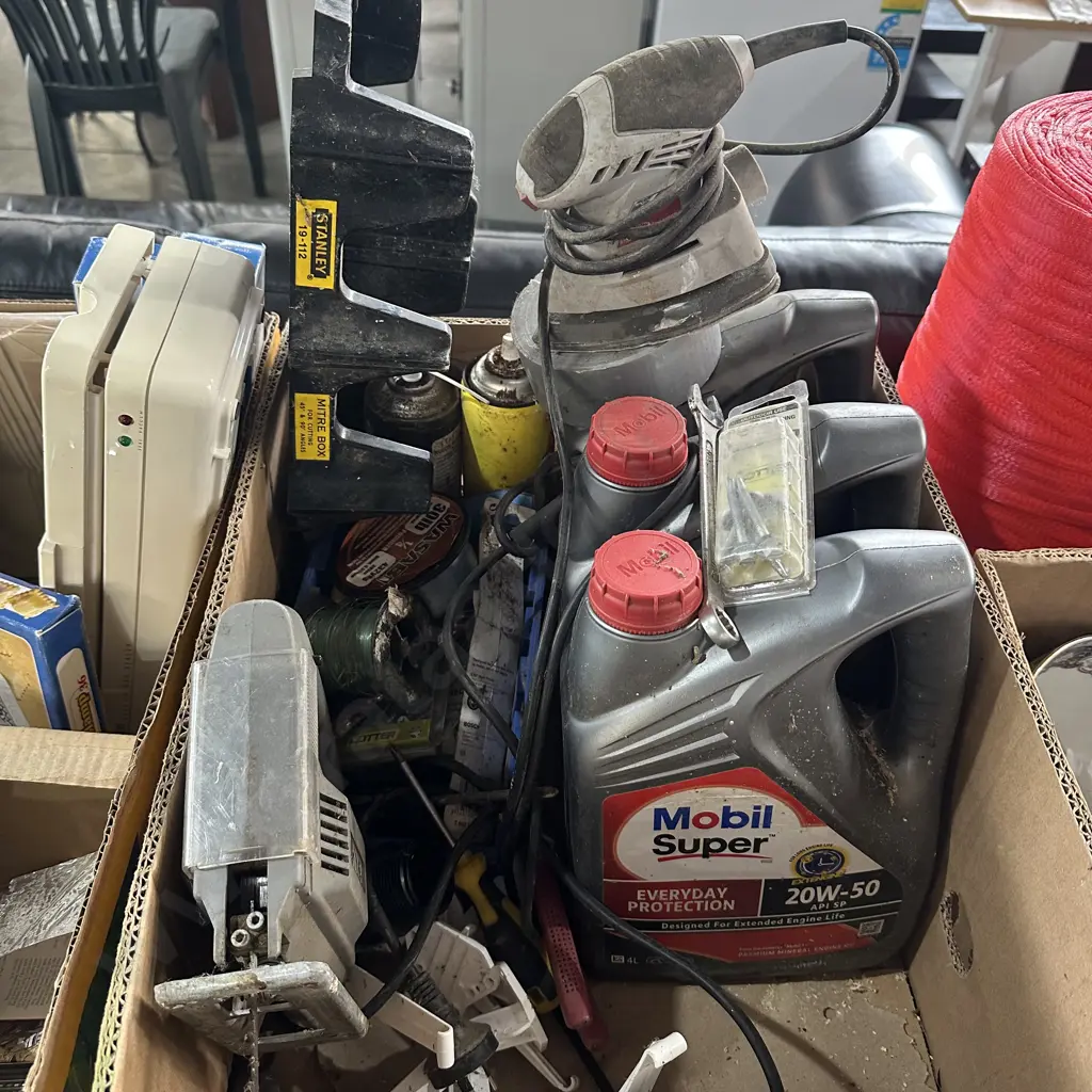 oils and tools etc Image 1++