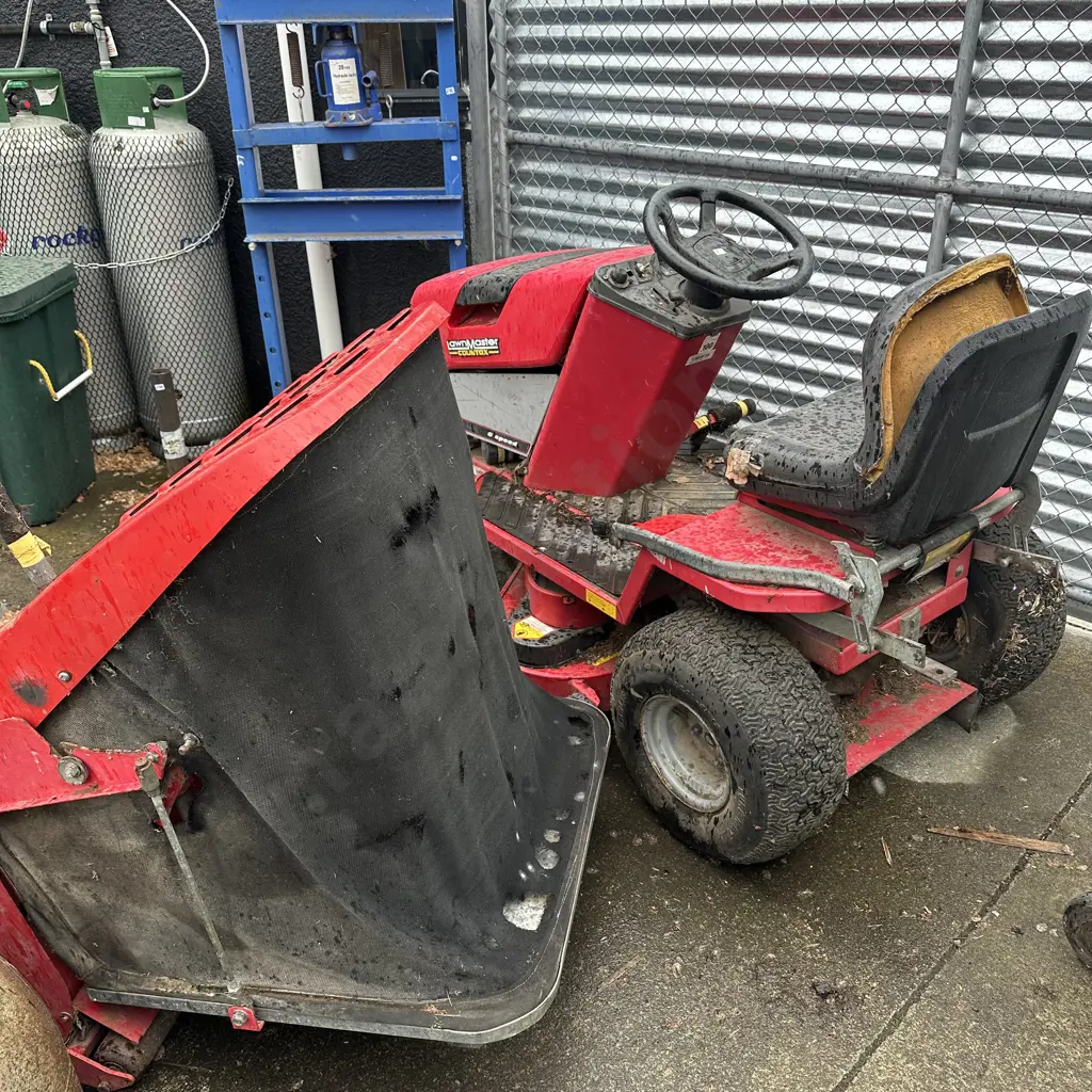 Countax ride on catching mower by Lawnmaster Image 1++