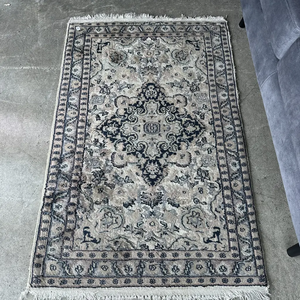 Persian rug 1300 x 800 Image 1++