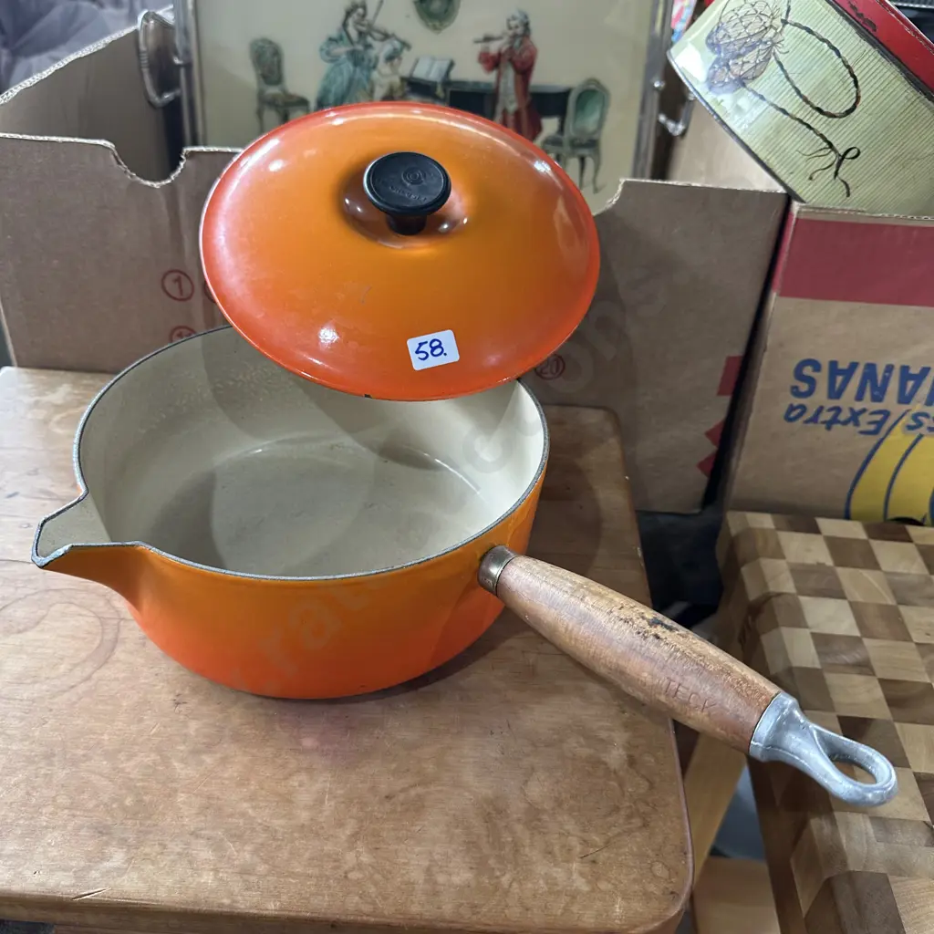 Le Creuset 22cm handled sauce pan with pourer Image 1++