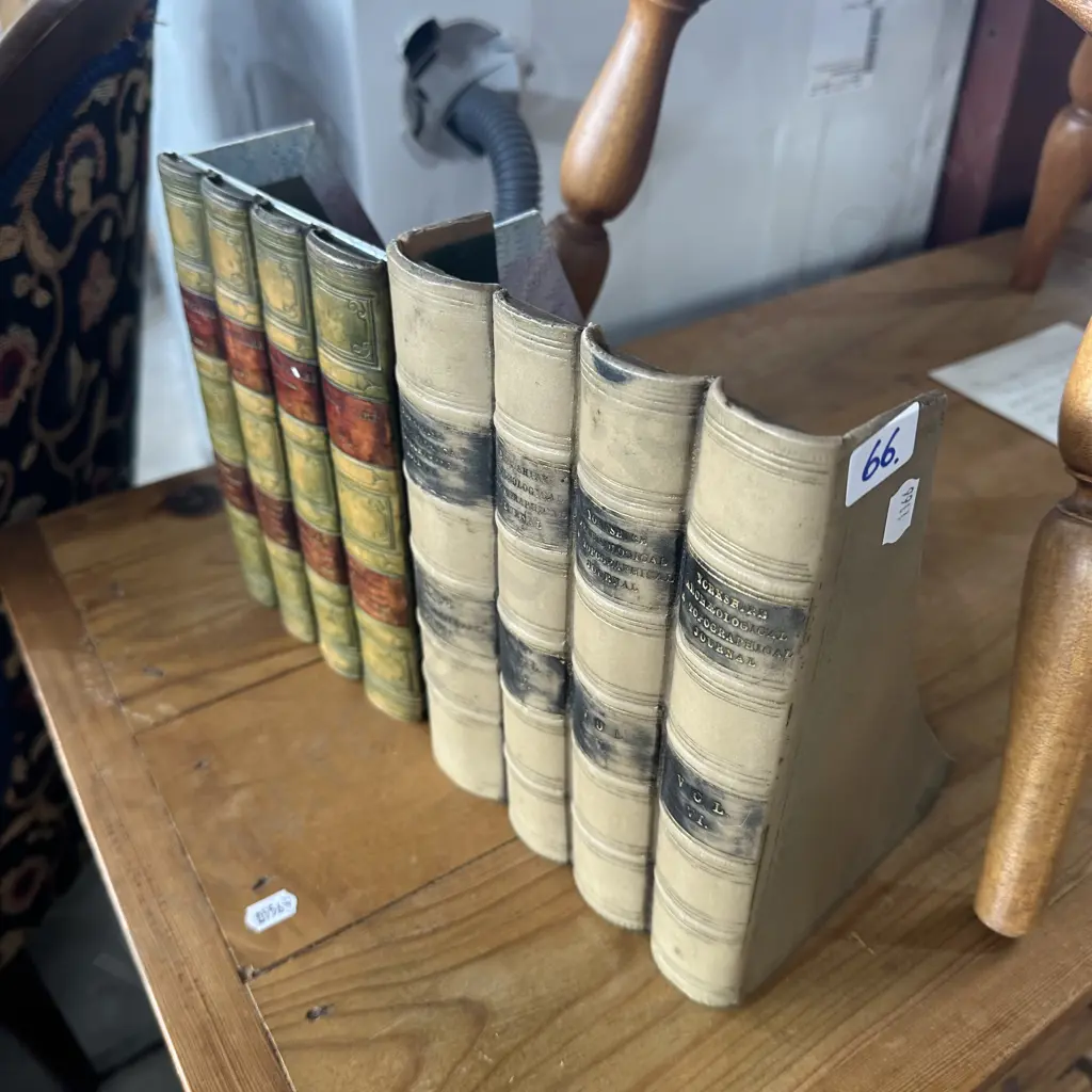 Pr of book ends Image 1++
