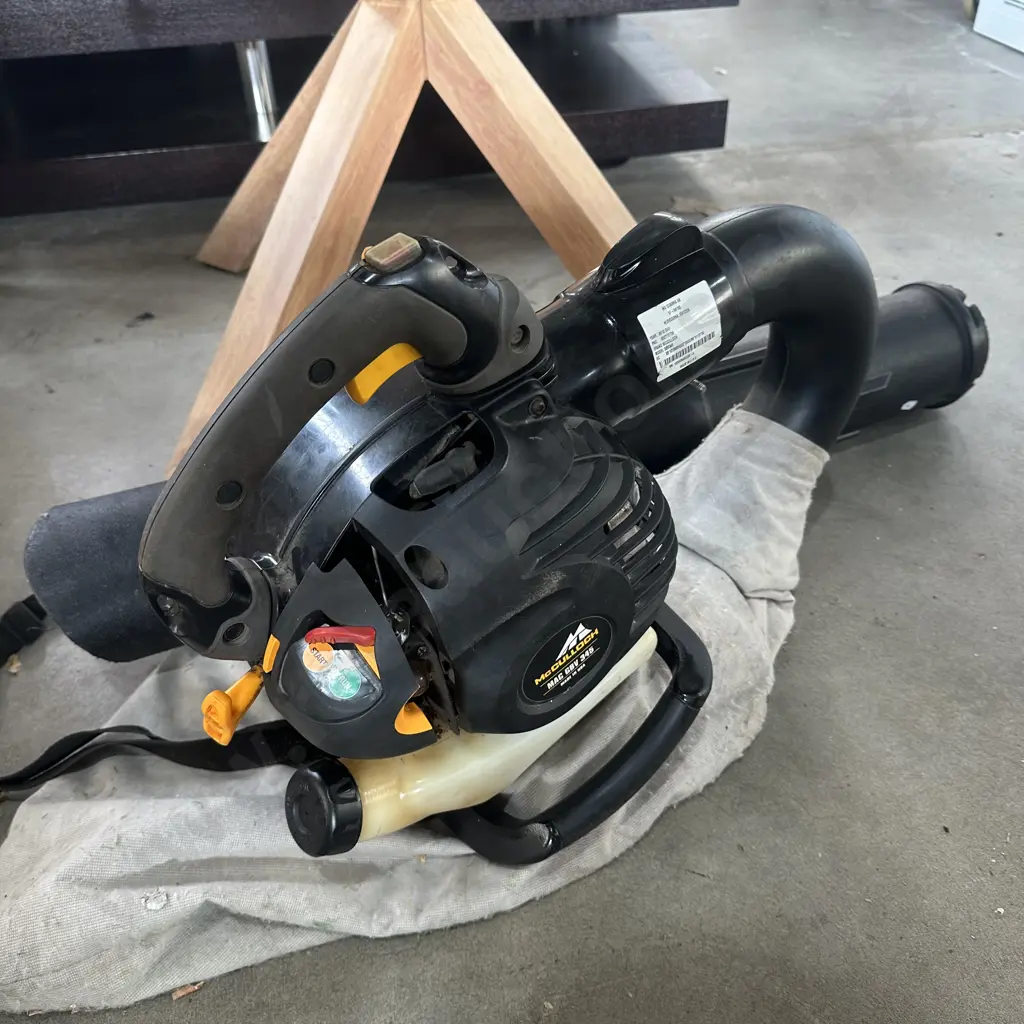 McCulloch blower vac plus oil and petrol Image 1++