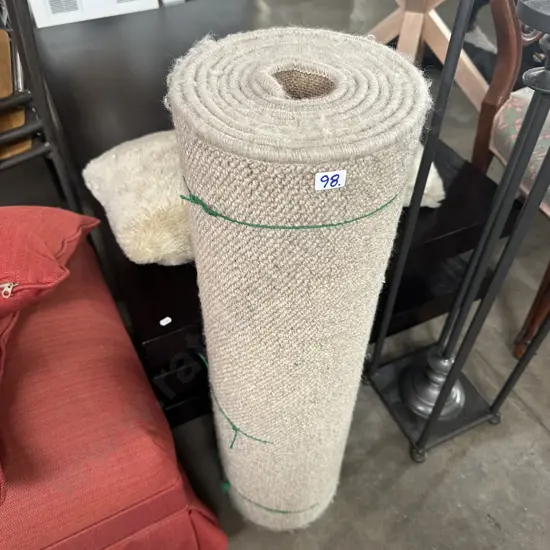 hemmed woolen runner