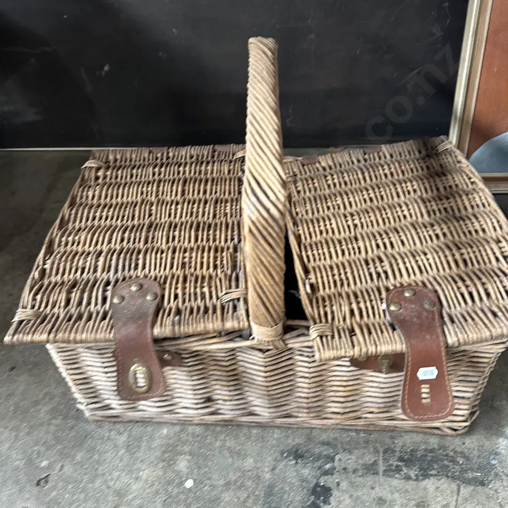 planters and picnic hamper Image 1++
