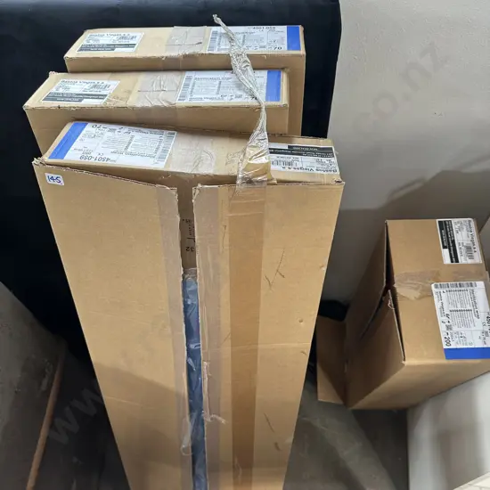 5 boxes medical aprons