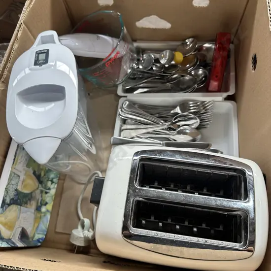 cuttlery and kitchenware
