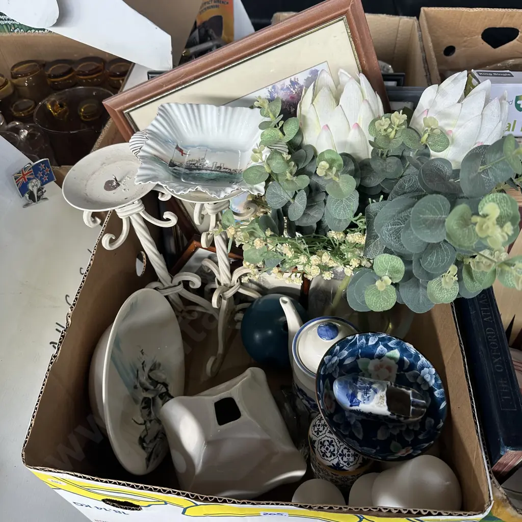 vases, pictures and collectable setc Image 1++