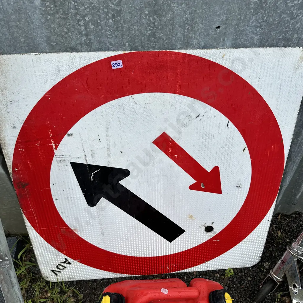 Single lane bridge sign. Image 1++