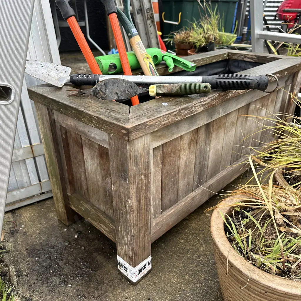 Planter box. Image 1++