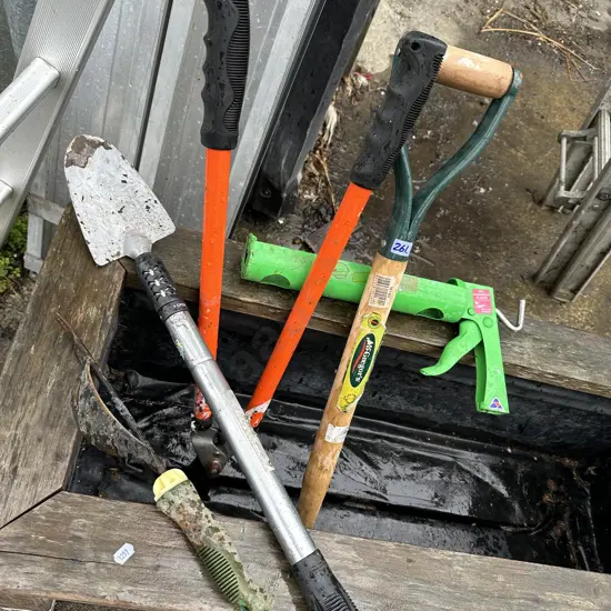 Tools and handle.
