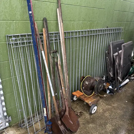 3 full lenght and 1 small pool fencing