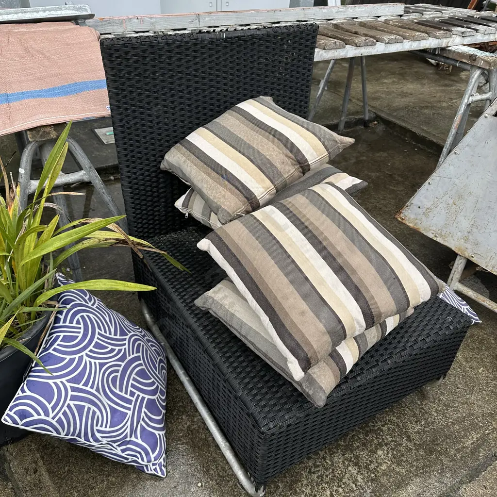 outdoor cushions and average chair Image 1++