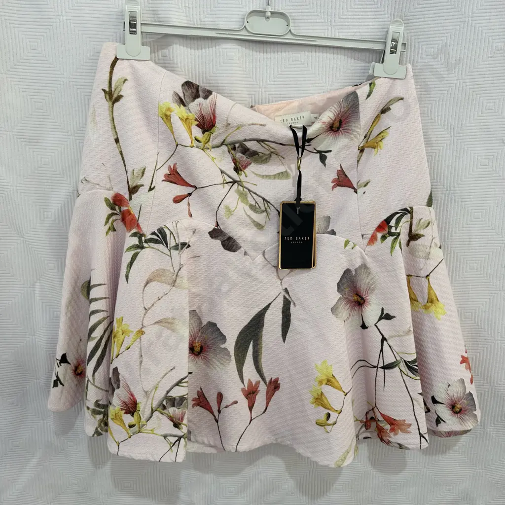 Ted Baker  London "Botanical Bloom Skirt" with tag $225 size 4 Image 1++