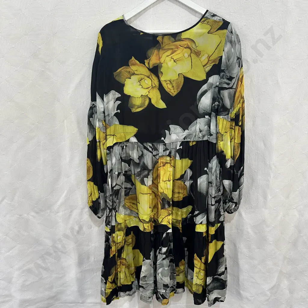 Trelise Cooper - Curate "Tuck True Love" viscose dress size L Image 1++