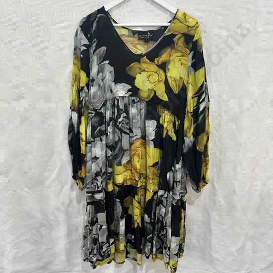 Trelise Cooper - Curate "Tuck True Love" viscose dress size L