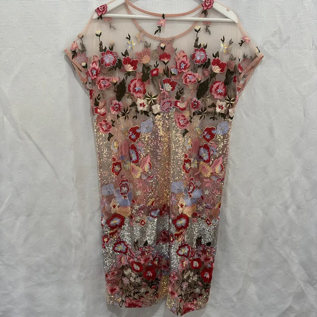 Intricate dress - no label Image 1++