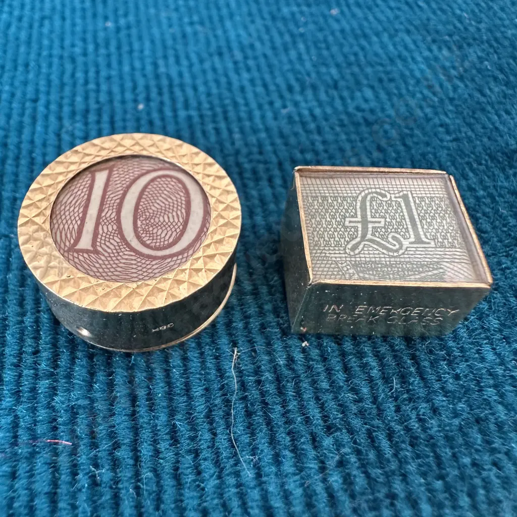 1970s London "Mad Money" Gold charms inc One Pound & Ten Shilling notes. Stamped G&H 375 Image 1++